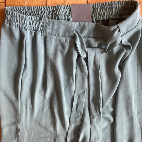 Brand New One by Chapter One Women's Flowy Green Wide Leg Pants - Picture 5 of 12